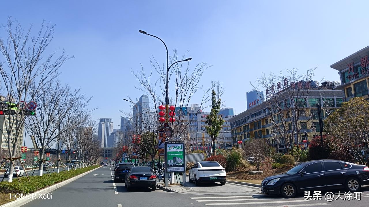 义乌城建超过不少地级市了。

图片位置应该属于义乌市区，
城建，经济都超过许多地