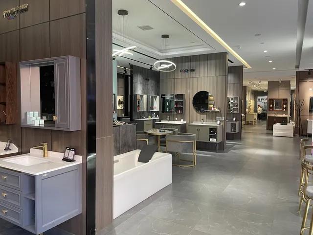 年后几个发小同学小聚，大家敞开心扉畅快交流，吐槽最多的是如今各行各业挣钱赚钱都很