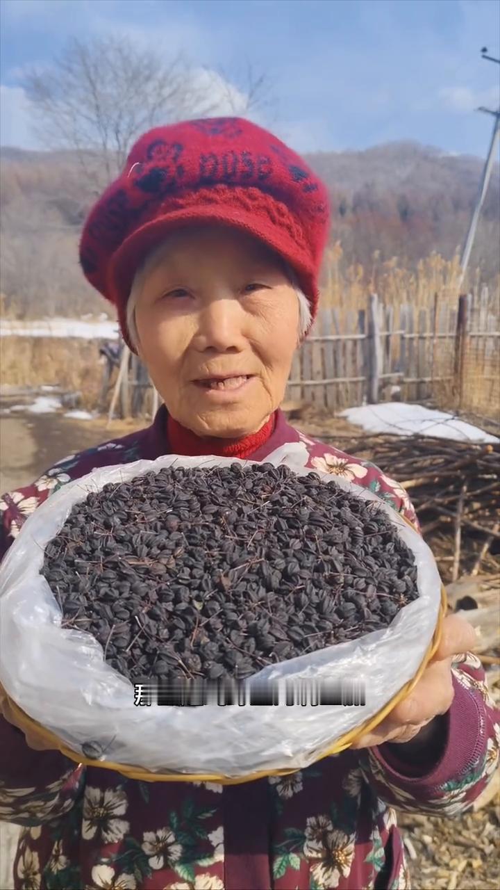 黑龙江原始大森林纯野生的刺五加籽，每天几杯远离闹钟。
我家是小兴安岭的主脉原始大
