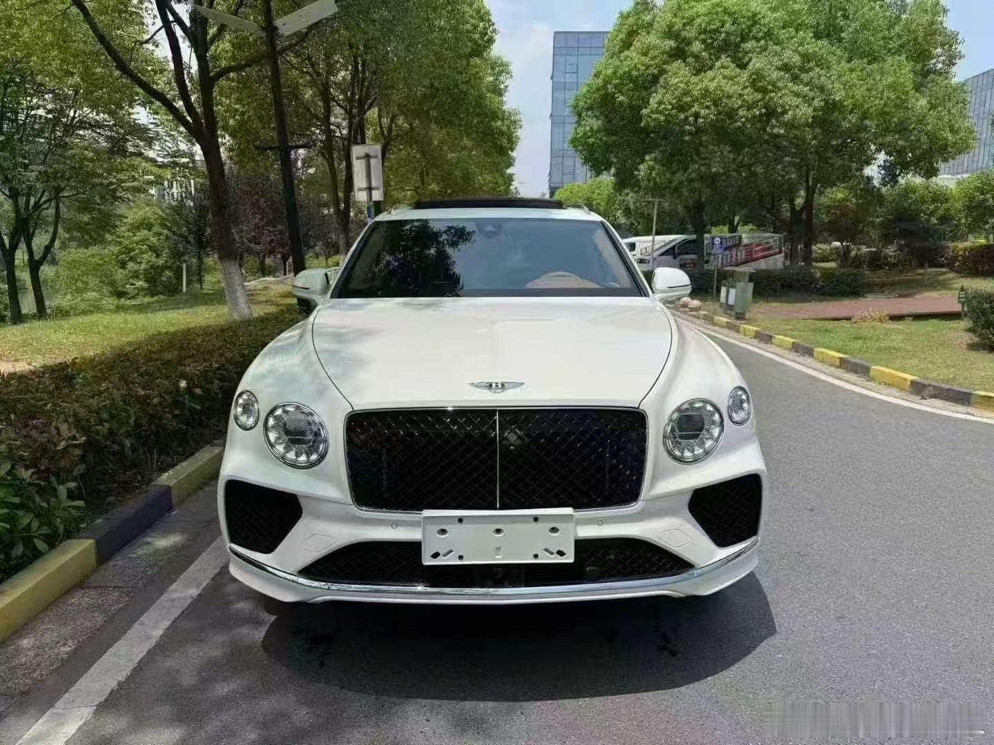 宾利添越 24款V8 求伯乐、25年1500公里，配置单可见 ​​​