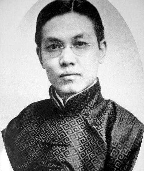“民国最飒‘向阳花报人’：被袁世凯软禁三年，他在小院种满向日葵——不是赏花，是排