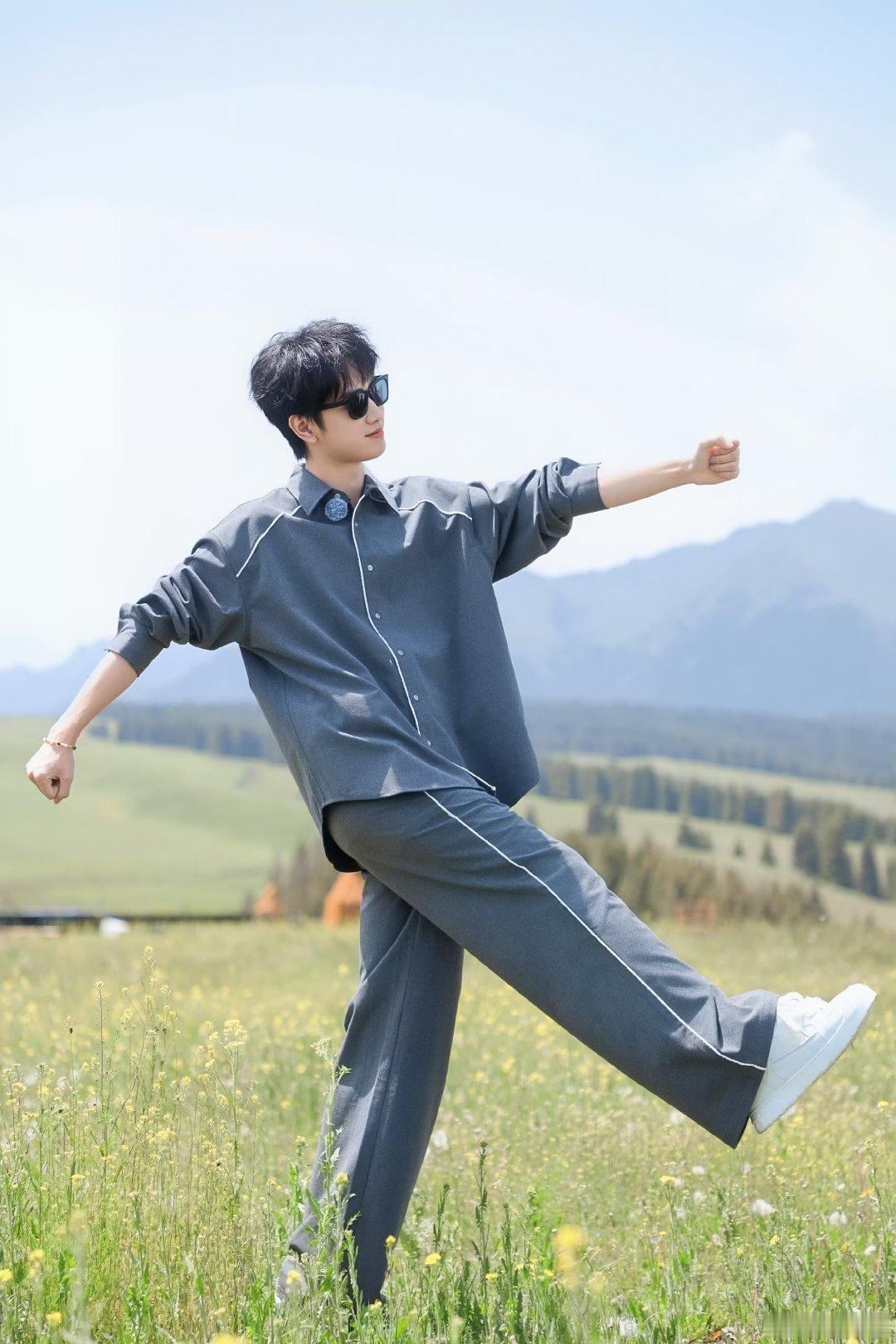 敖子逸云京令 azy敖子逸上官屿 等晚霞代替落日说过晚安，温柔的月色就会洒到你的