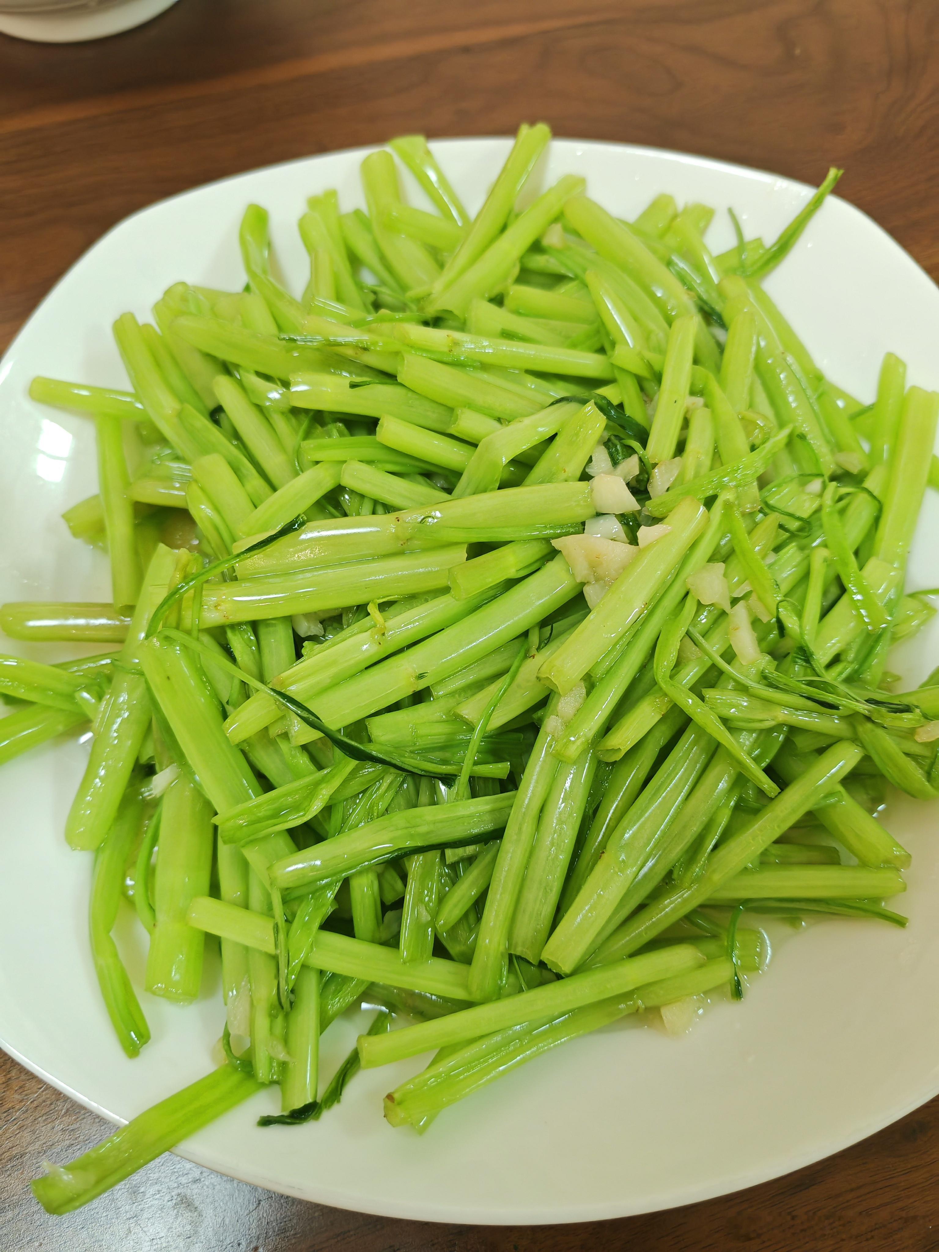 开饭啦，看着不错吧，好香啊！ 