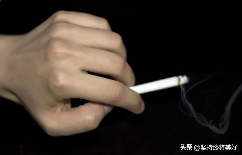 抽烟对性功能影响大吗？答案很明确：影响很大，而且是渐进性的。

烟草中的尼古丁等