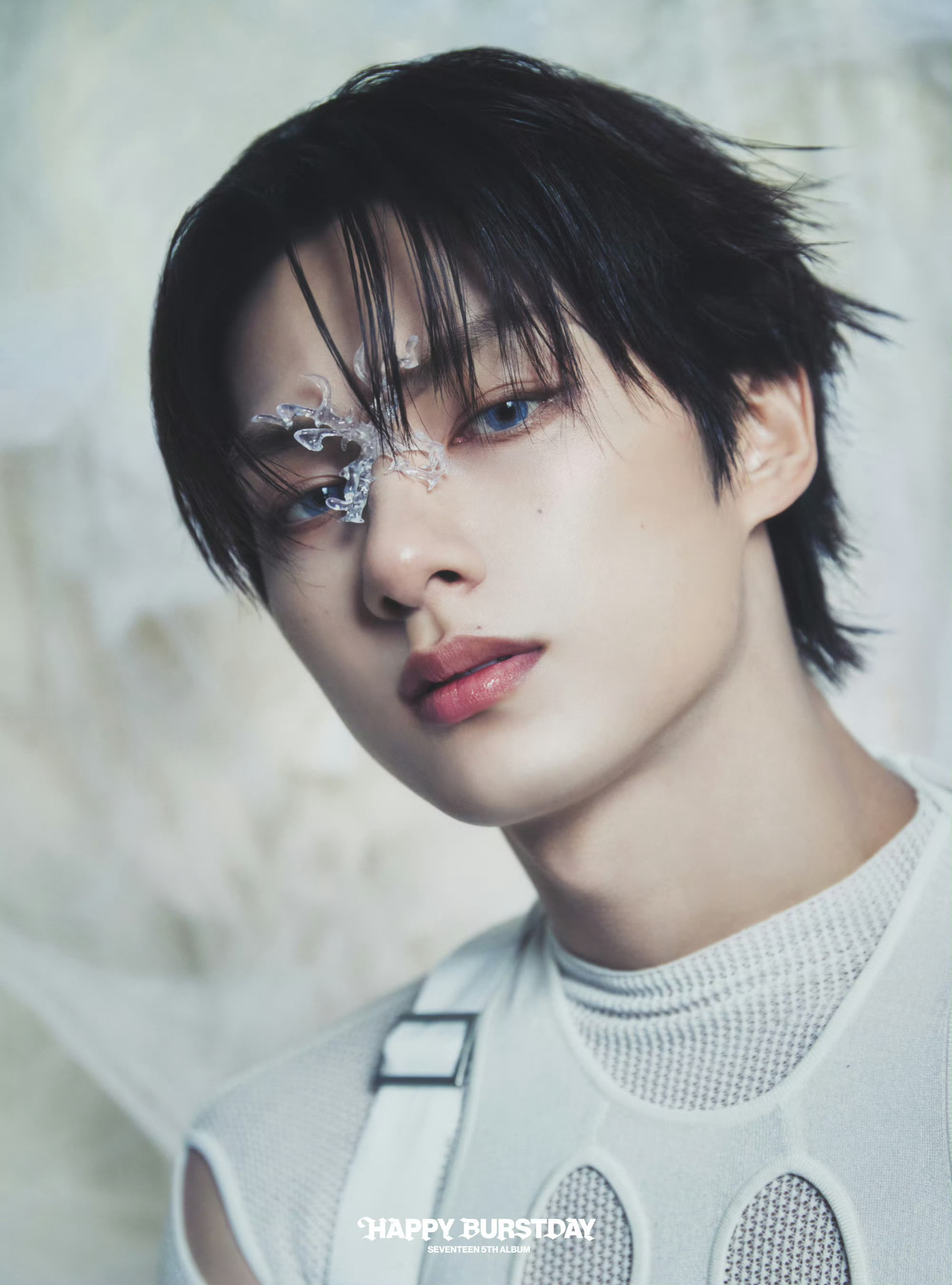 文俊辉 in SEVENTEEN回归概念大片“New Myself”，演绎帅气白