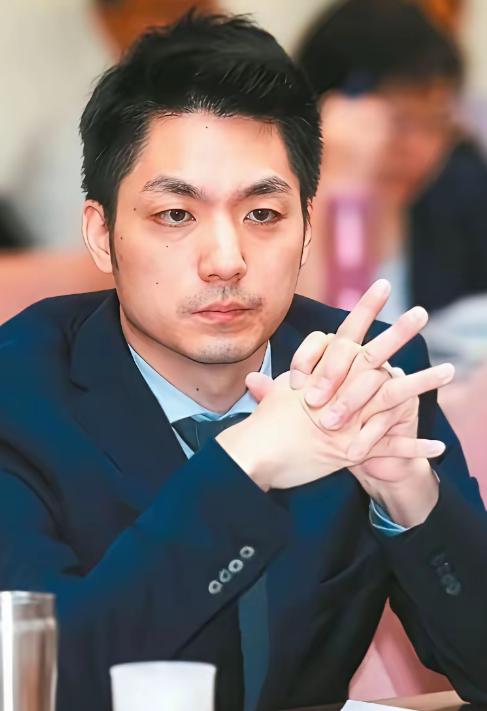 最近蒋家那边又传出消息，有后人站出来公开喊话，想把蒋介石和蒋经国的两口棺椁迁回大