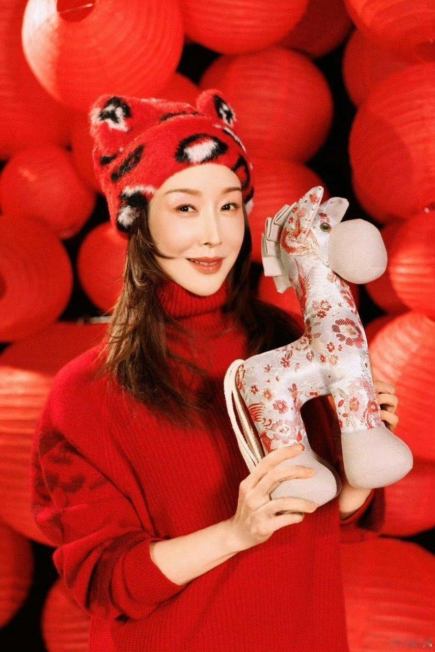 孙悦时隔27年再唱欢乐中国年 有些歌真的刻在DNA里，比如孙悦这首。27年后再听