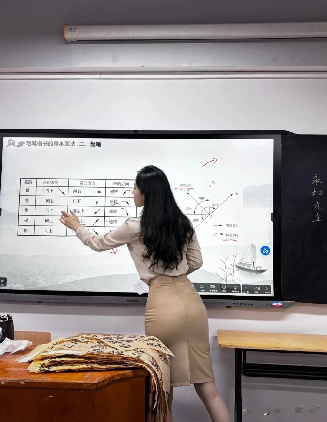 一名28岁的中专女老师，自拍淫秽视频和自己与别人的不雅视频，将自己的淫秽视频和不