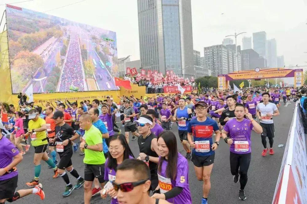 南京马拉松爆火背后：一场赛事如何让整座城市“跑”出圈？

当全国多个城市因马拉松