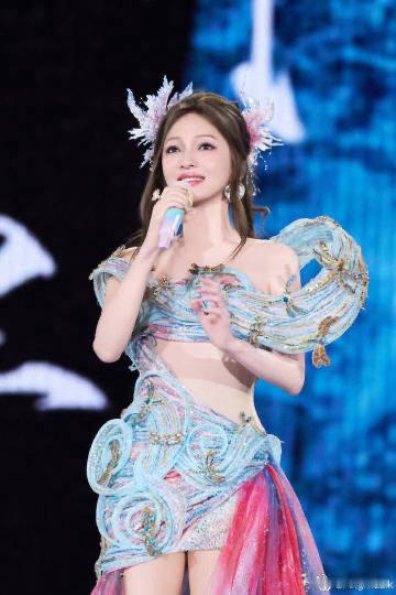 张韶涵2026巡演造价5个亿张韶涵新巡演12大升级爆改 电影入侵、高定集结…12