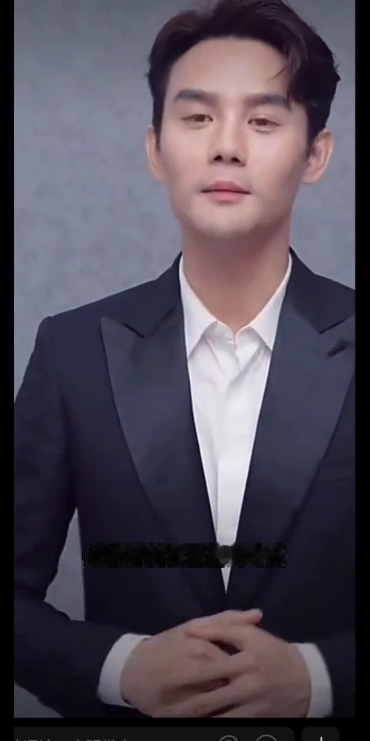 大家好，我是王凯。我来为高考生们加油了。十年磨刀霍霍，只为今朝一搏。又是一年高考