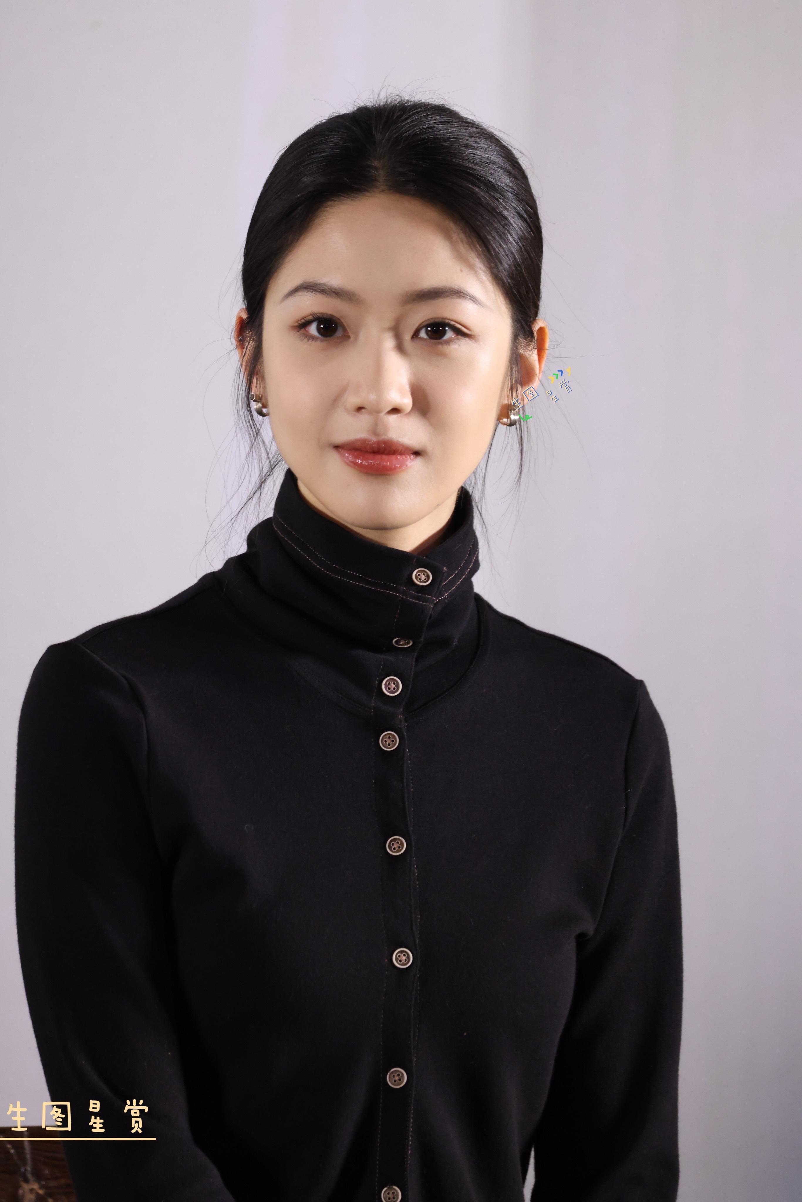 向涵之大生意人看片会生图中式清冷系美女