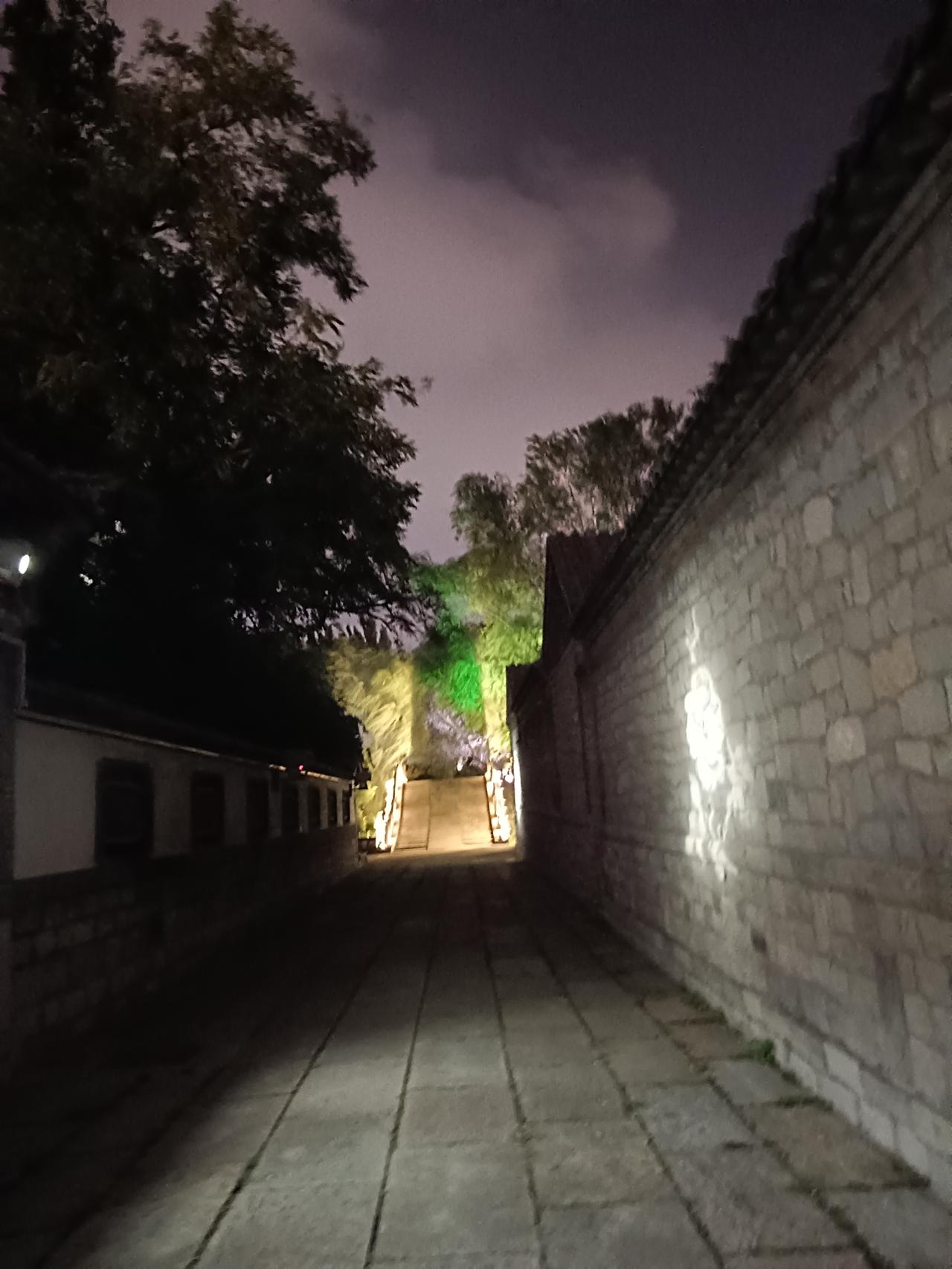 怎样忘掉生活中的烦恼烦恼像旧毛衣上的线头，越扯越长。不如放下针线，去煮一壶茶，看