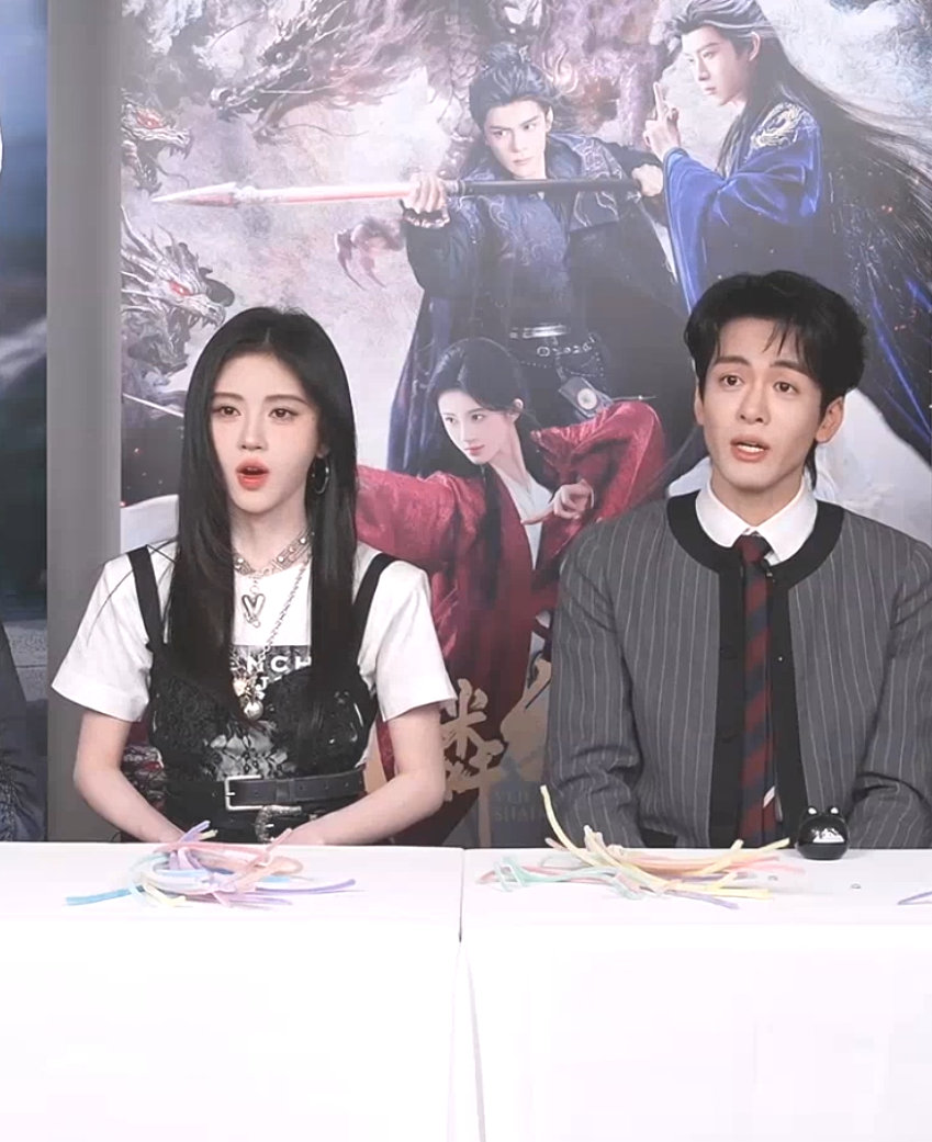 曾舜晞陈都灵回应圆房戏尺度 鞠婧祎问曾舜晞是不是想陷害陈都灵月鳞绮纪直播聊雾妄拾