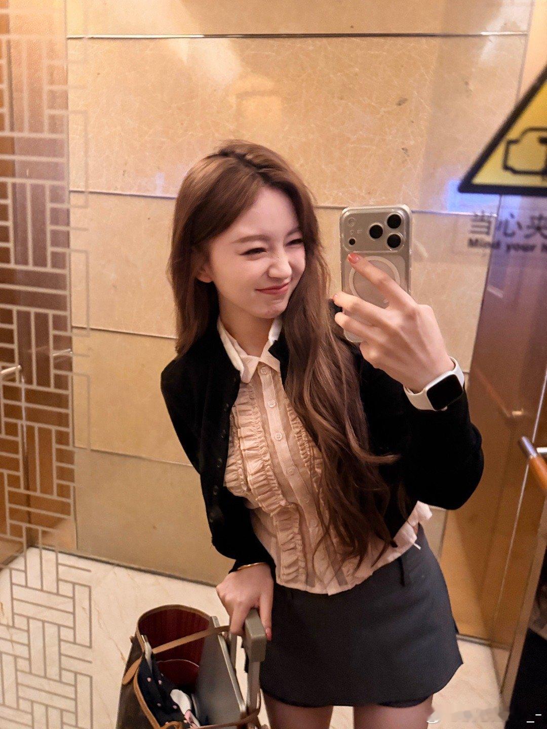 已经又开着极狐全新阿尔法T5跑完一趟智驾啦驾舱一体的8775芯片和惯导双目配合，