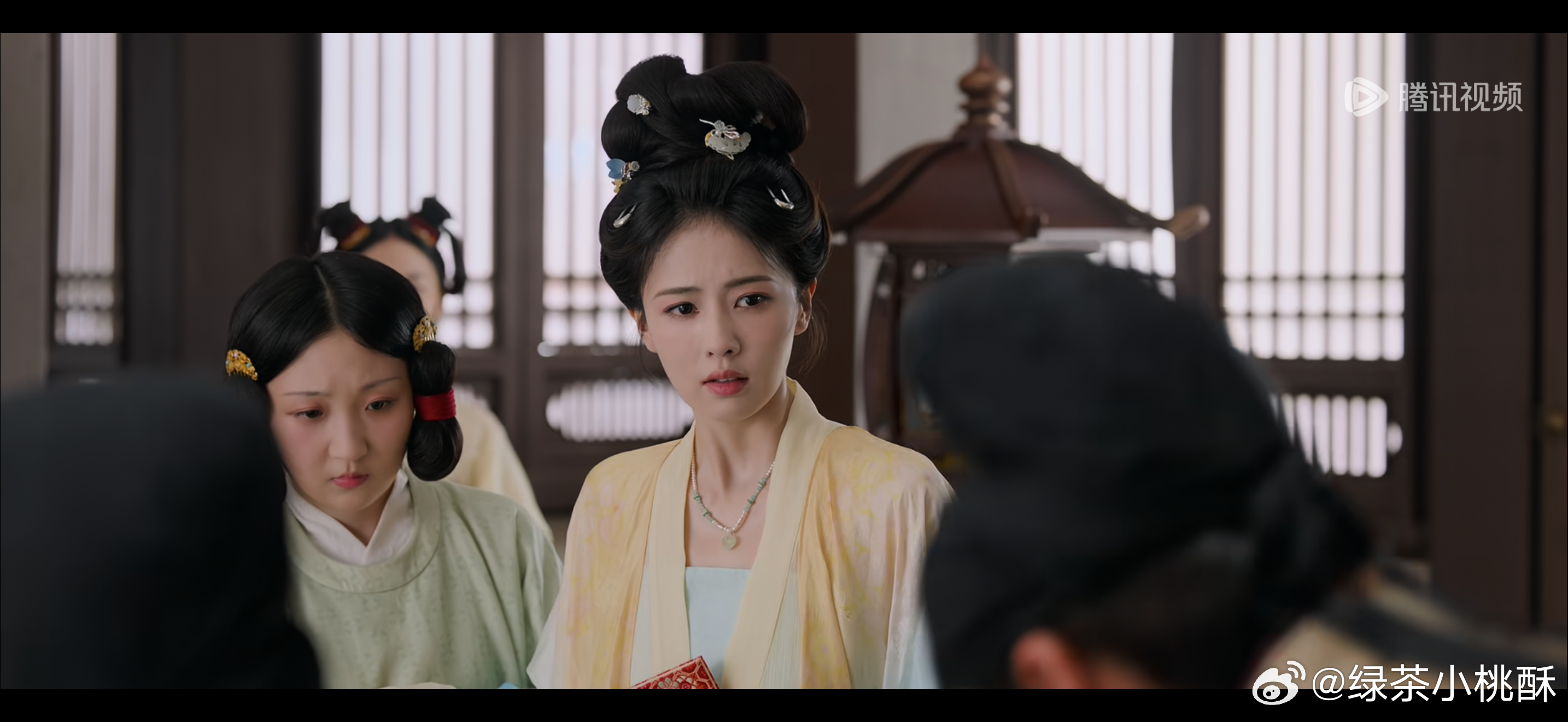 白鹿粉丝要求改莫离排播我去看了一集，不知道是不是因为最近看她的切片看多了，再看她
