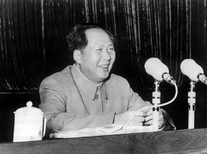 邓小平对毛主席纪念馆的评价：建是不妥当的，但也不赞成拆掉。
在中国革命的波澜壮阔