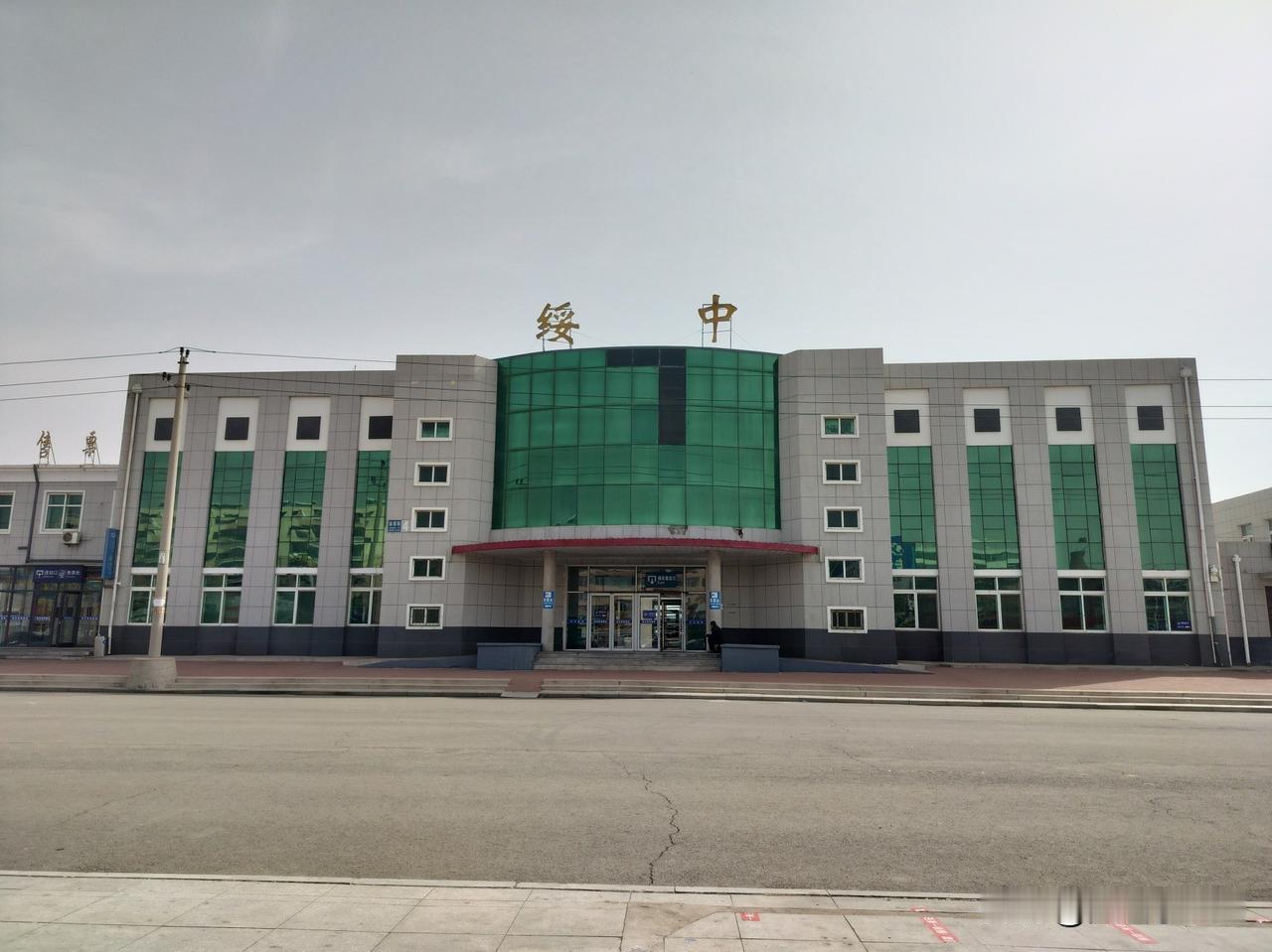 今天推荐辽宁最宜居小县城:绥中
 
绥中核心亮点：靠着渤海海岸线，气候舒服，生活