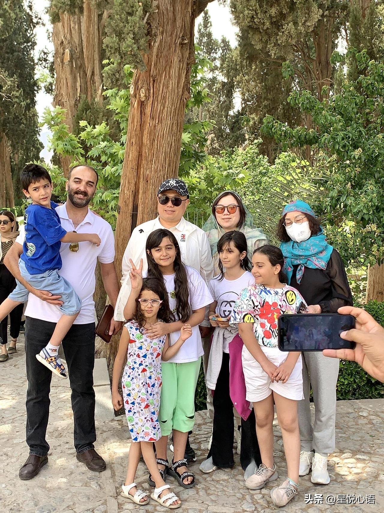 我记忆里的伊朗
满是细碎又温暖的美好

记得卖画老爷爷眼里的纯粹真诚
盼着有人能