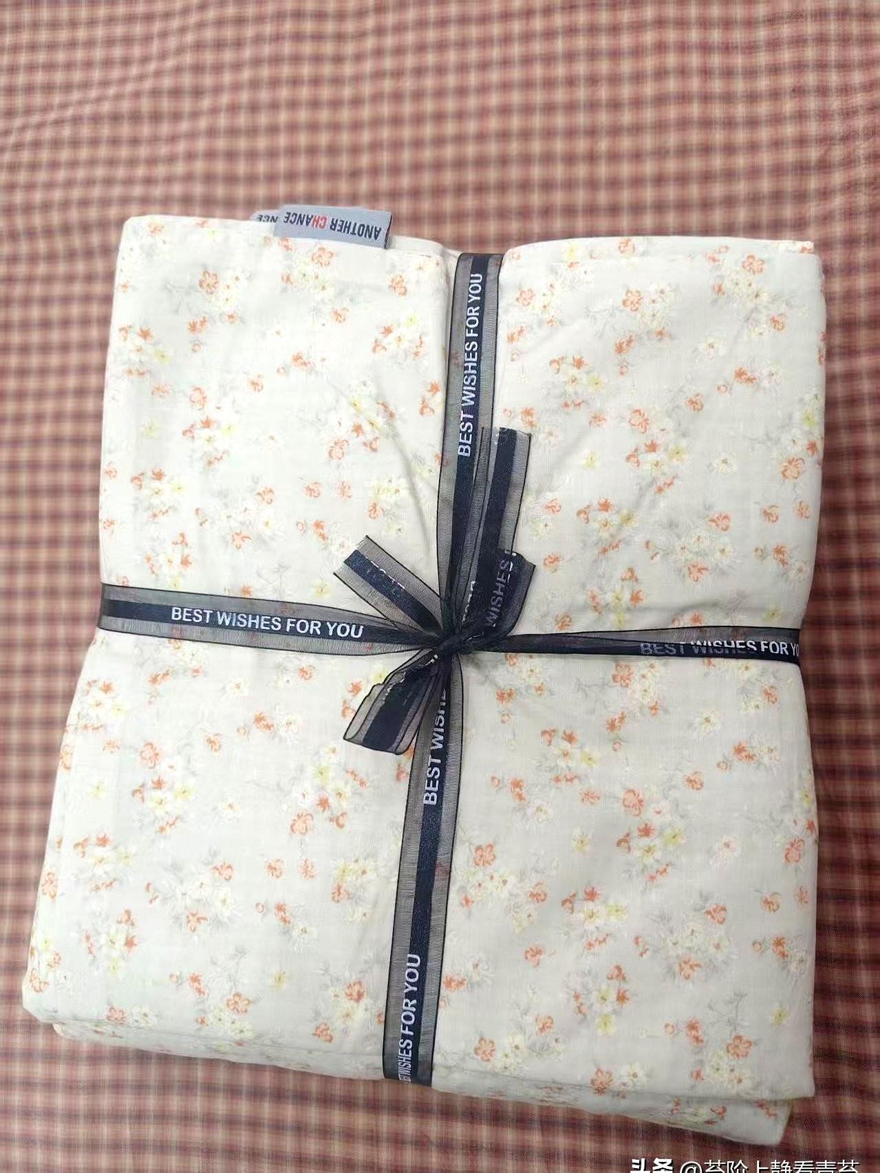 你们有没有那种，随口一句话就让场面变得微妙的时候？
我弟媳给我发她新买的四件套照