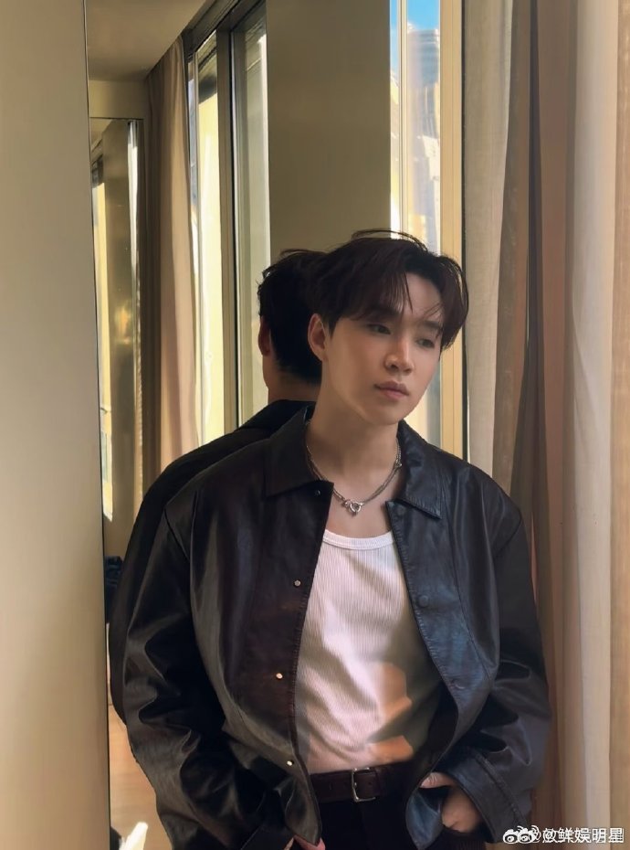 何炅王嘉尔顺手给刘宪华改名 默契问答名场面预定，何老师苗宪华、王嘉尔刘宪华，两人