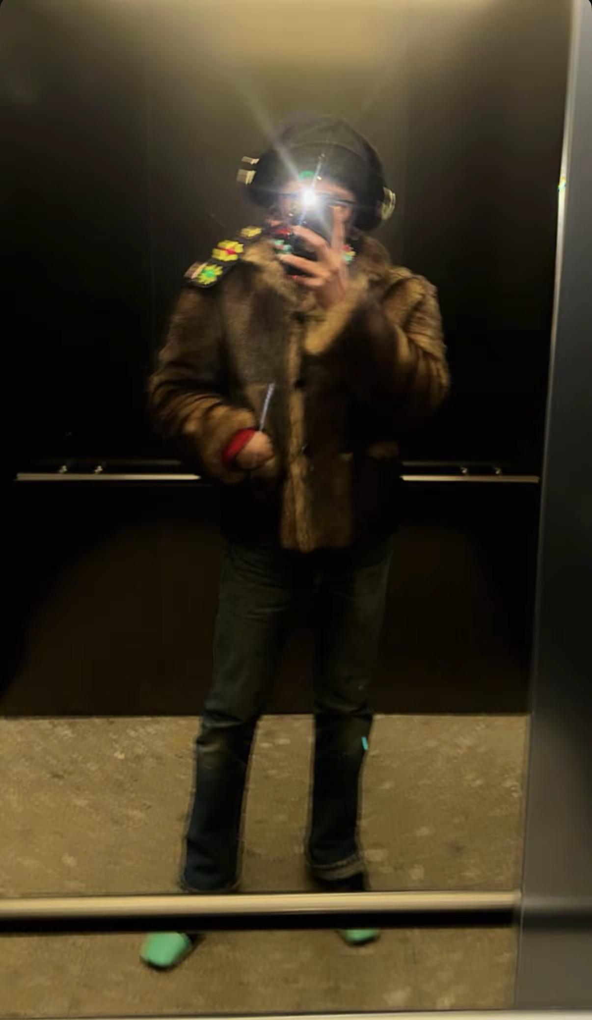 今日份电梯对镜拍 欧巴又去哪呀。权志龙 GD 欧巴 可可爱爱