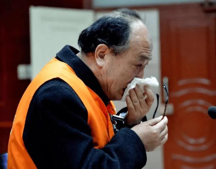 美国打死都没想到！当年把中国外逃的上千名贪官当成“香饽饽”，死活不肯遣返，明里暗