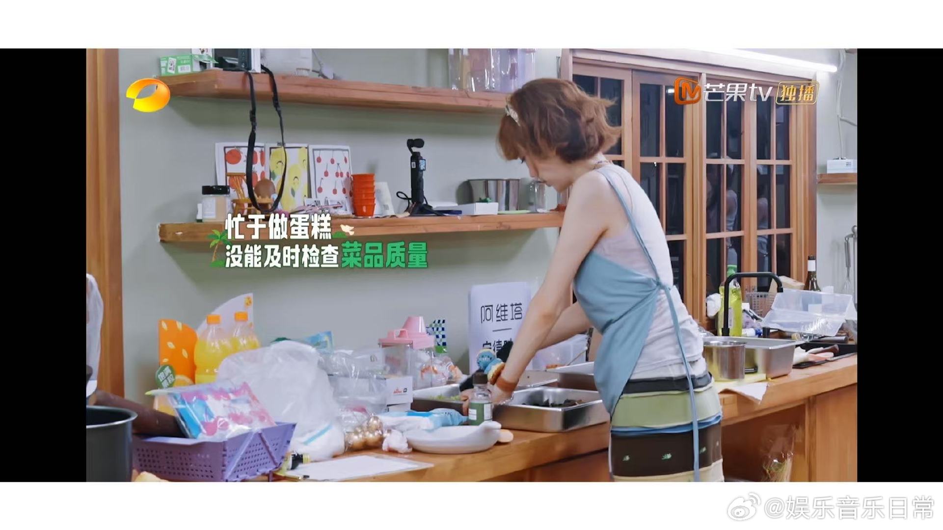 姜妍自责姜妍反思自己 《中餐厅》姜妍因为蛋糕定型失败、前菜取消而自责。备采时她说