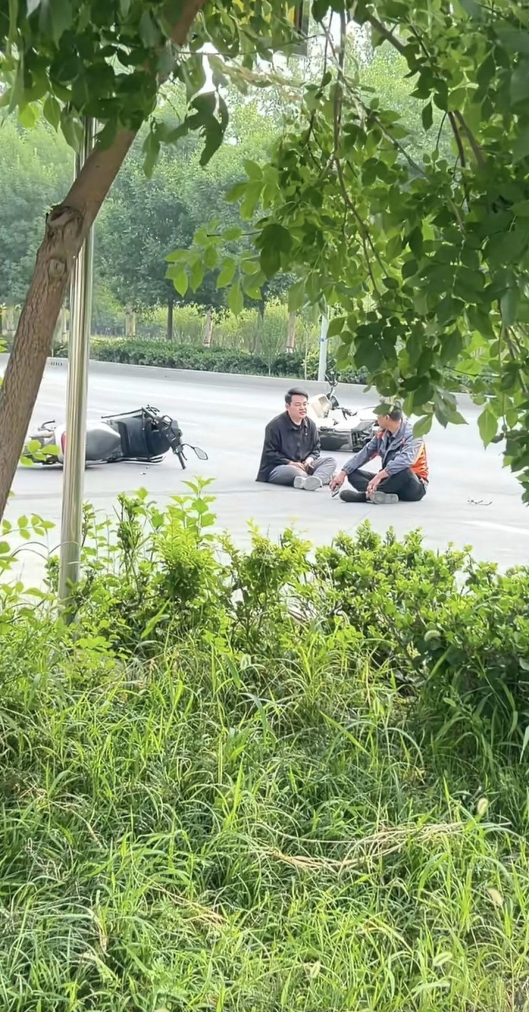 外面37度，他们不热吗