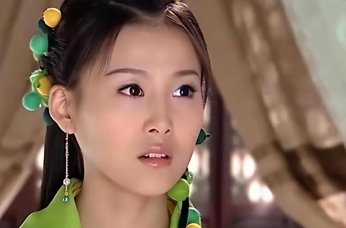 贾青这一路真是让人感叹。她起点可不低，2004年演小角色就很亮眼，同年参加《我型