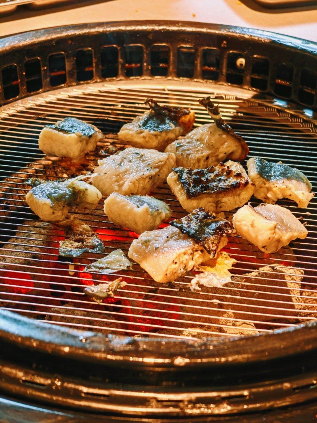 好饿啊，吃个烤鳗鱼吧！滋滋冒油的那种！😉生活手记牛丸科技说 深圳