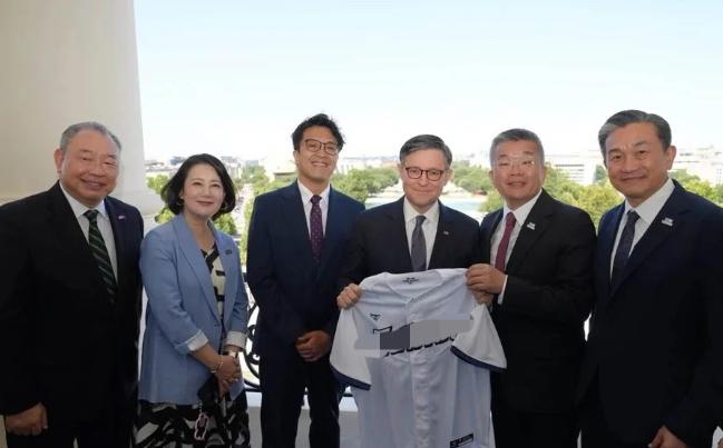 沈伯洋窜访美国国会 见了美国众议长

正在美国窜访的民进党团总召蔡其昌、绿委沈伯