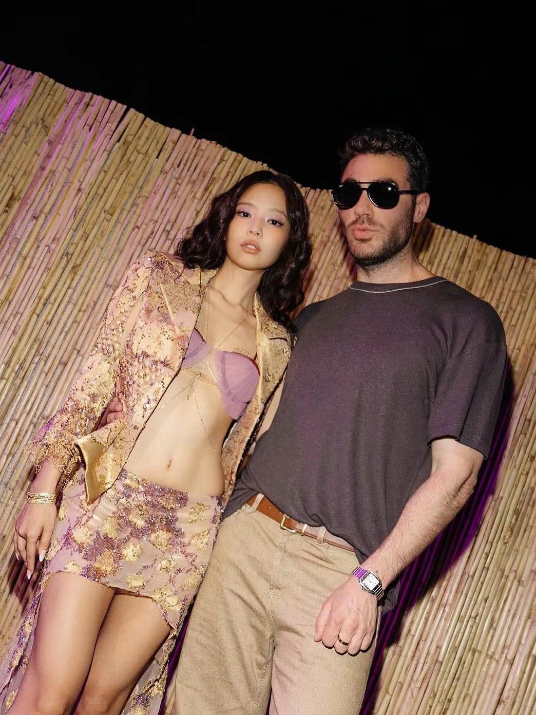 造型师更新JENNIE相关。Jennie in Elie Saab 2003 C