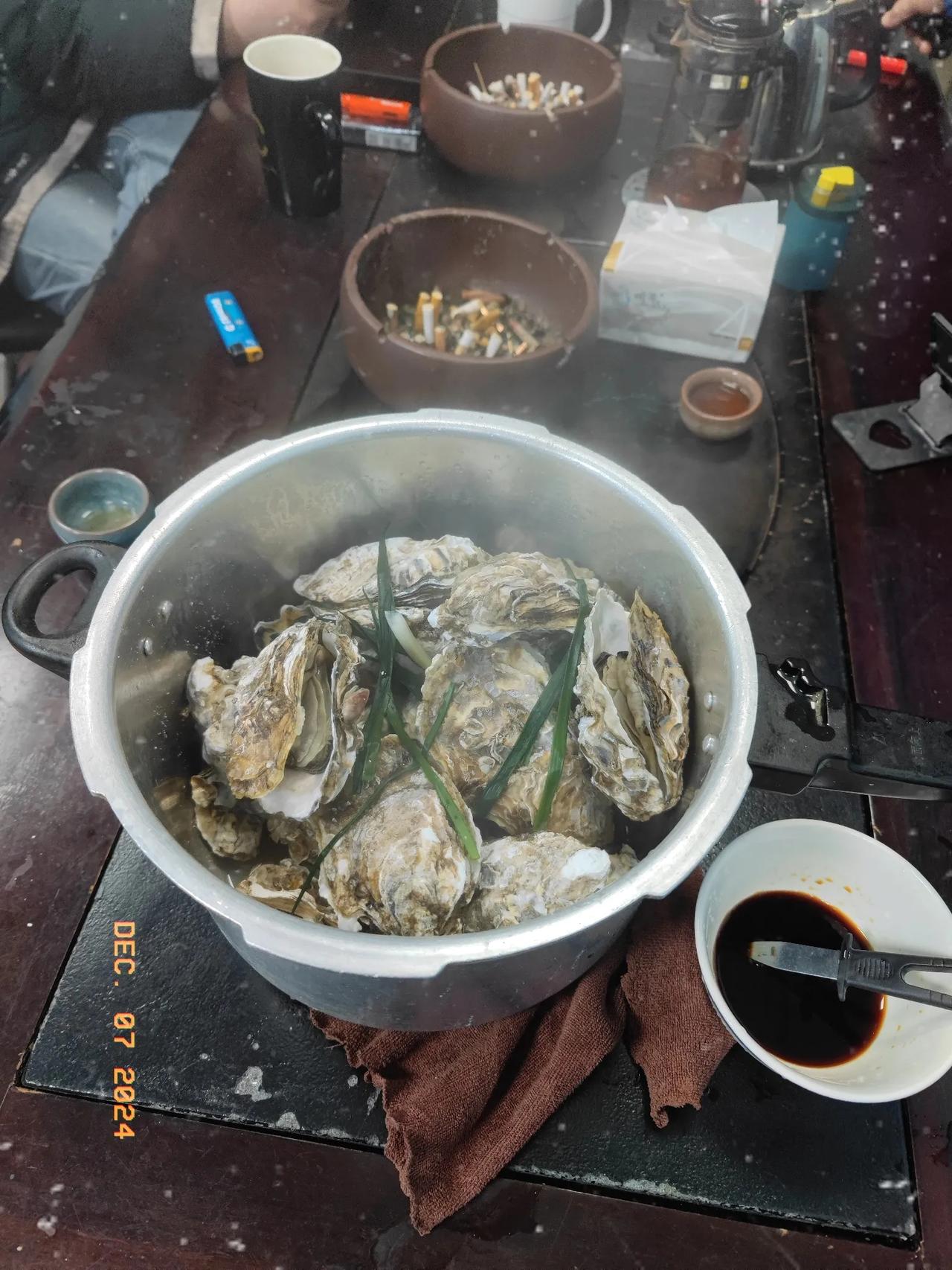 生蚝肥美的做法，海味满桌前，一个高压锅搞定！[比心]

这个季节真的是吃生蚝的季