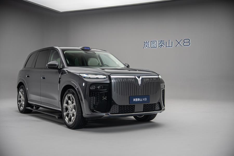中国最大五座SUV！岚图泰山X8 上市29.29万起。车身长宽高5200/202