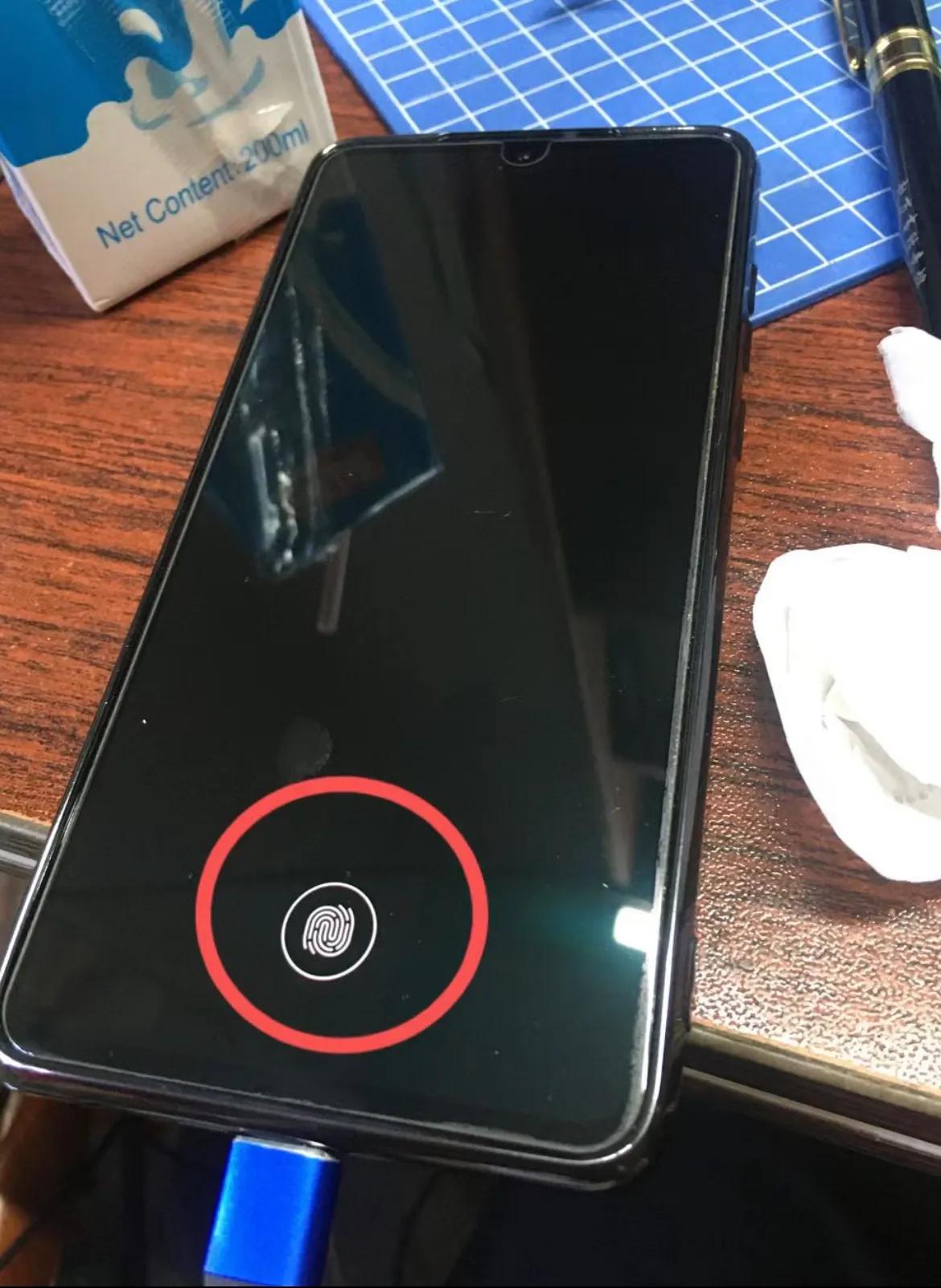 真没见过这么双标的，6999的华为Mate60 Pro用短焦指纹就不是缺点，而是