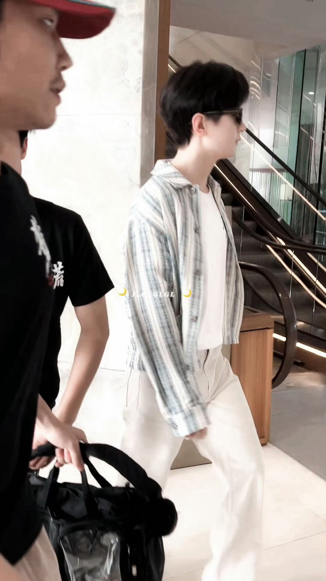 狩谎 成毅新剧狩谎开机 恭喜成毅《狩谎》开机大吉！新鲜的哥哥带着新角色“林彦廷”
