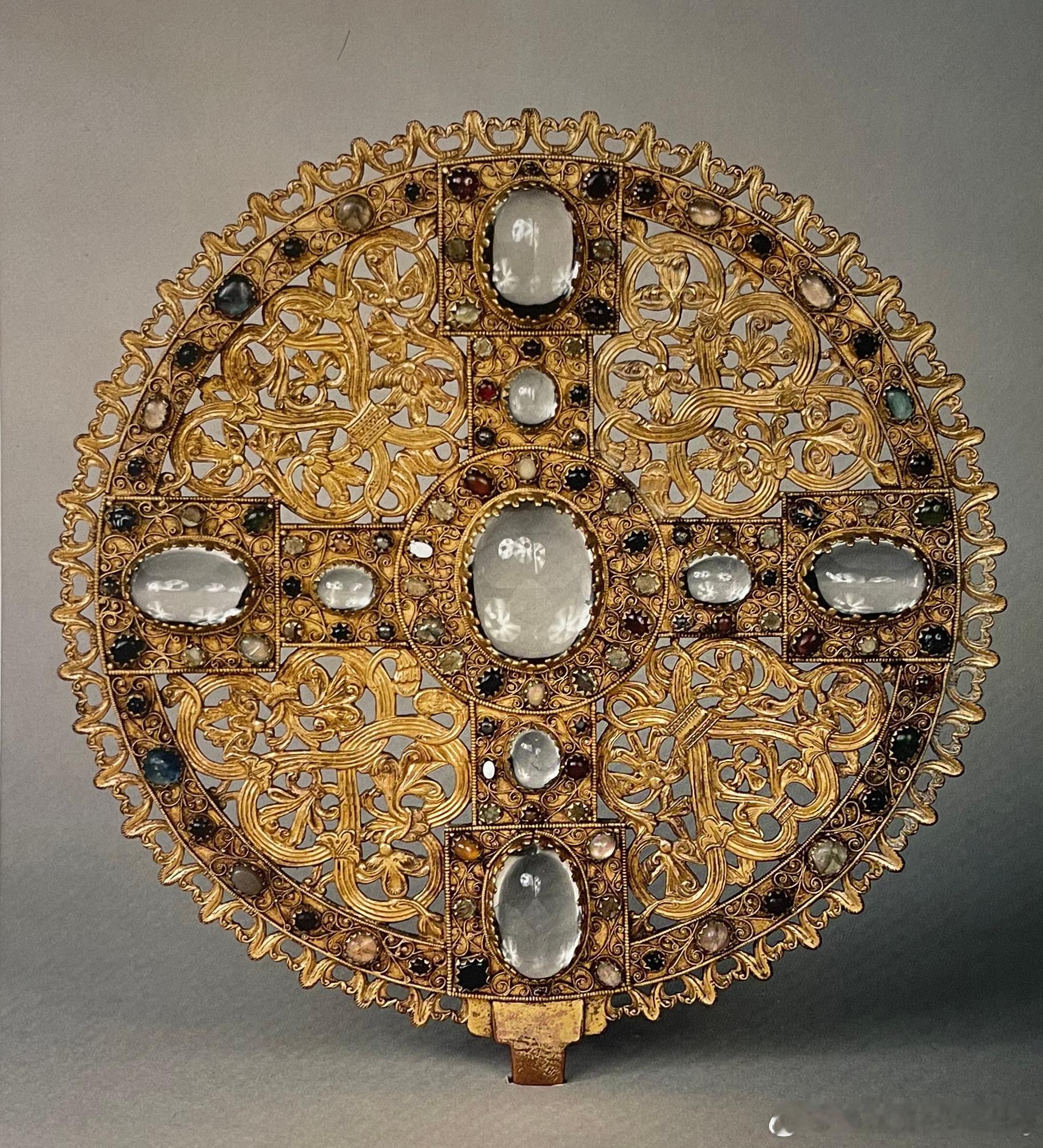 # 罗马式时期艺术  ROMANESQUE # 祭坛和坛前饰物---礼拜仪式的核