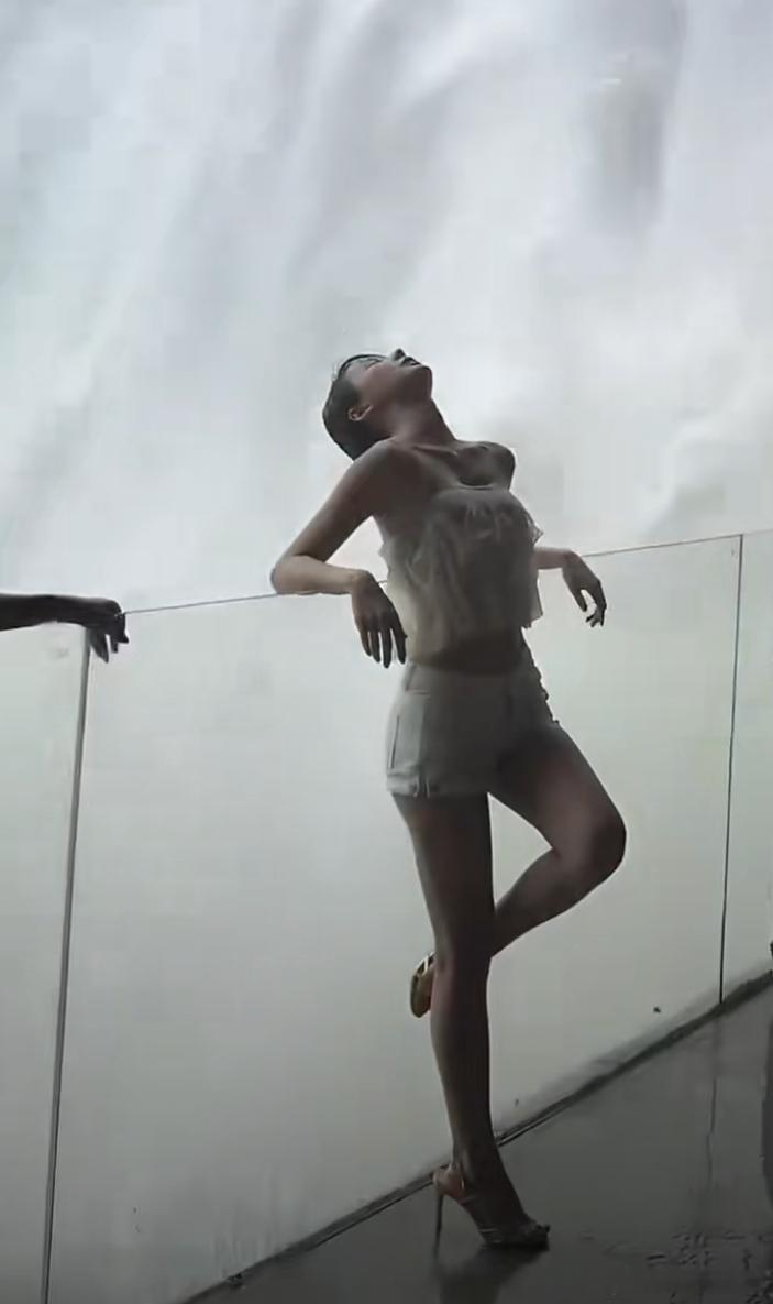 洋洋高锐、心随落日◎这一刻好想……心随落日◎最好……能去天涯海角◎哪儿有……雪域