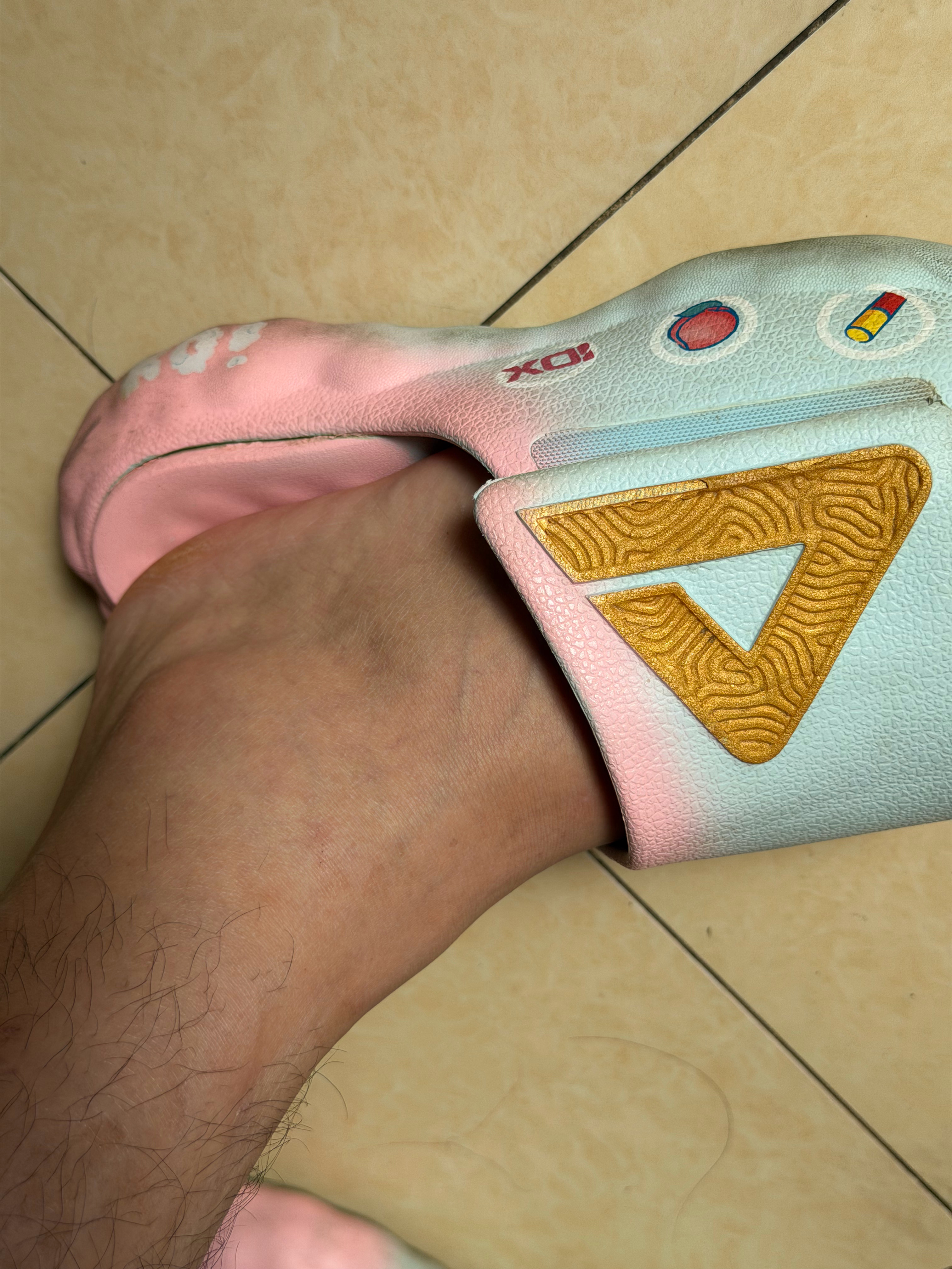 耶熊吧，崴到脚了 