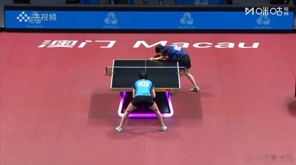 开始了开始了，挺紧张，孙颖莎和王曼昱谁会赢呢