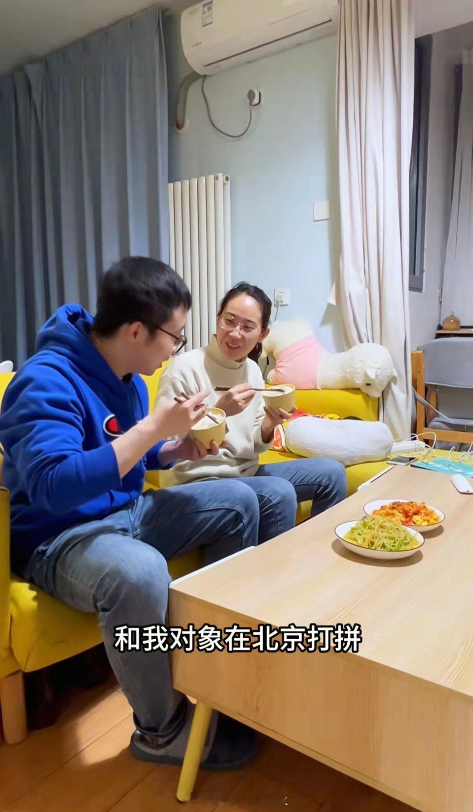 95后情侣月入3万每月只花3000买衣服省点，吃得不要太清淡了，有个好身体比啥都