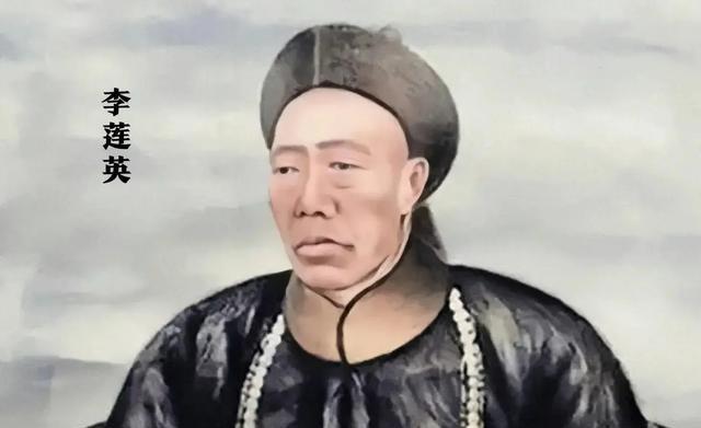 [微风]1966年，一伙挖墓人来到了埋葬着2700多位太监的北京恩济庄，他们挖开