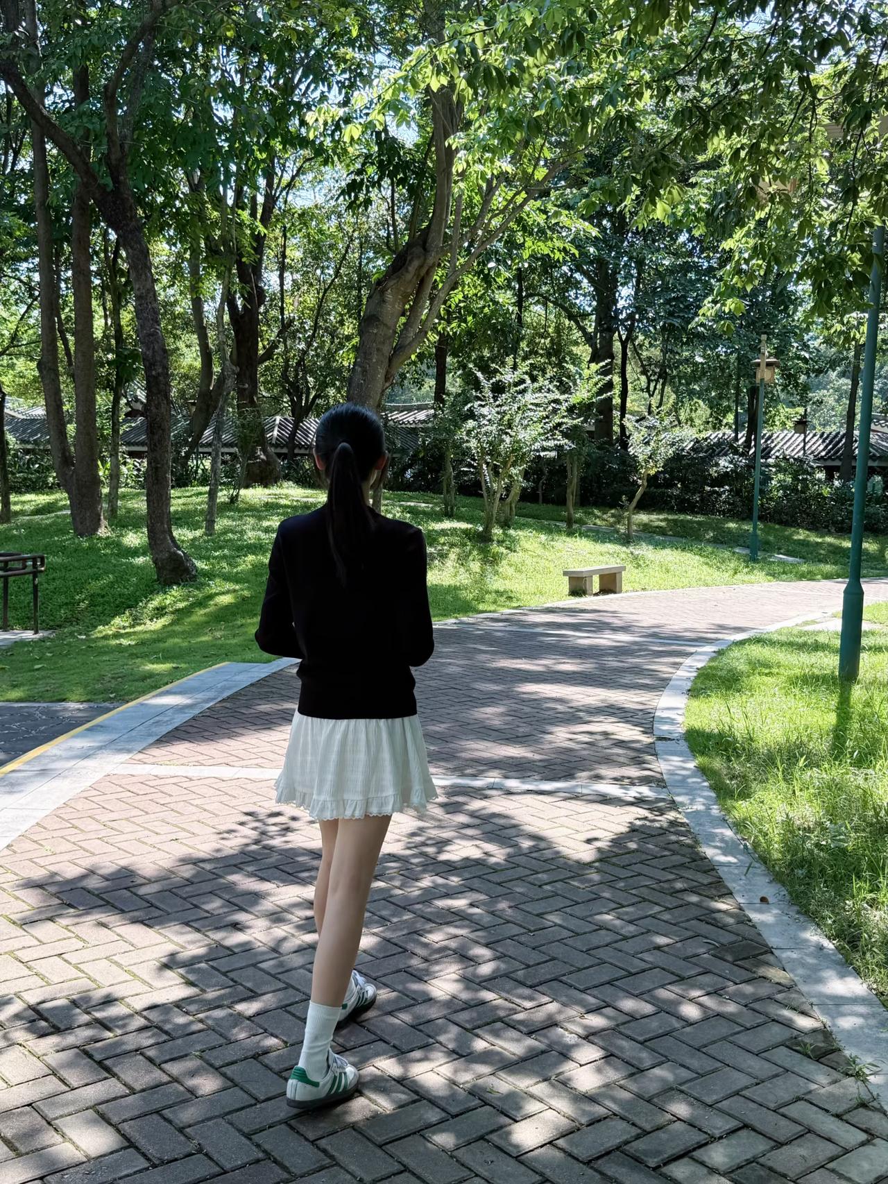 总感觉自己是个傻子怎么办？