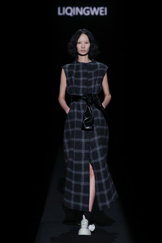 LIQINGWEI·李清伟 ｜ 盛泽时尚日 2026春季中国国际时装周，是一场传