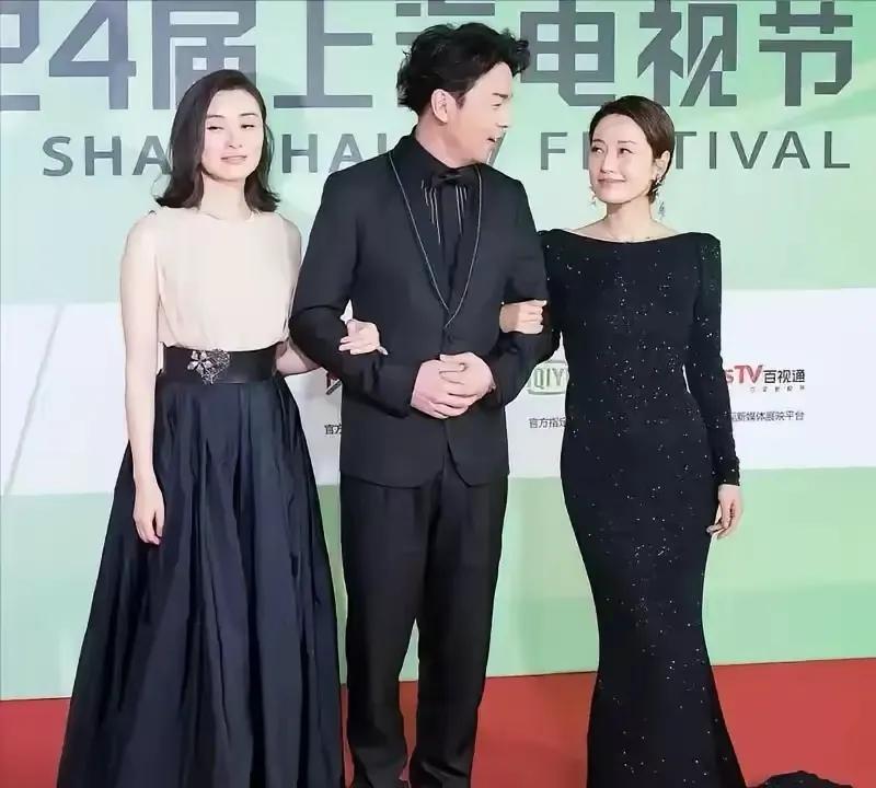 被质疑三观的琼瑶，被说享尽了特权红利的《父母爱情》，给《潜伏》再次夸到爆，这次又