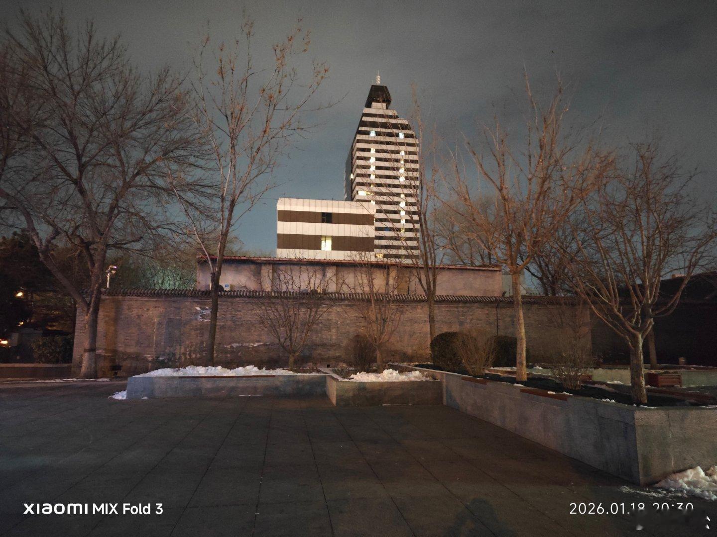 零下十二度，墓地般寒冷，不想做事不想说话。 