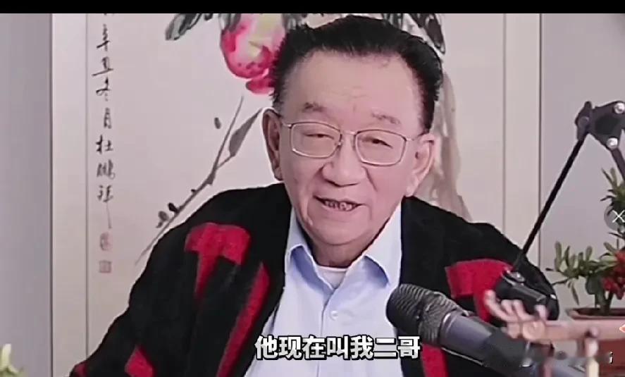 相声欢乐多。
杨仪直播，
侯耀华刷了一个大火箭，
从此杨仪、侯耀华二人握手言和了