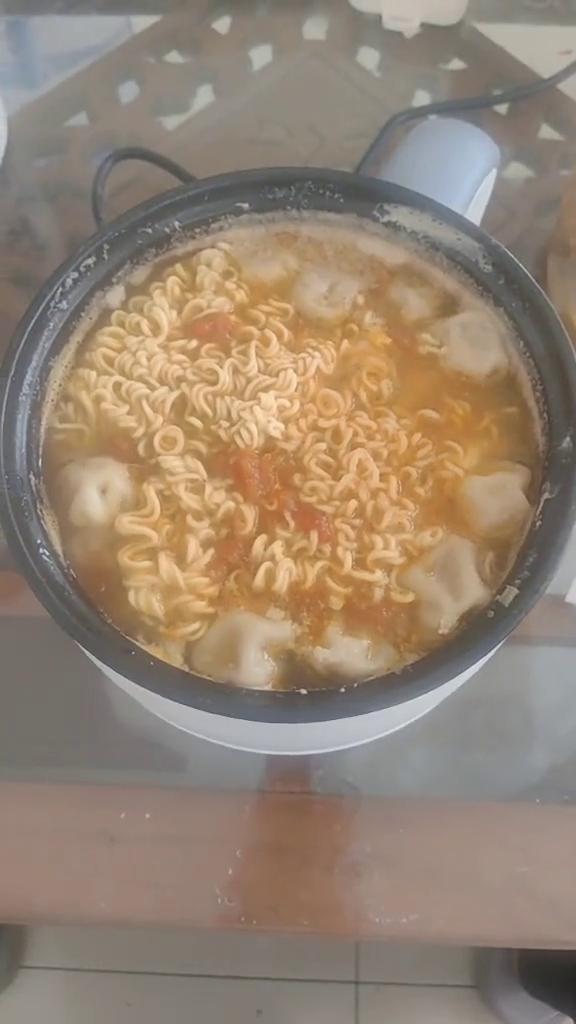 今天的早餐：馄饨面。