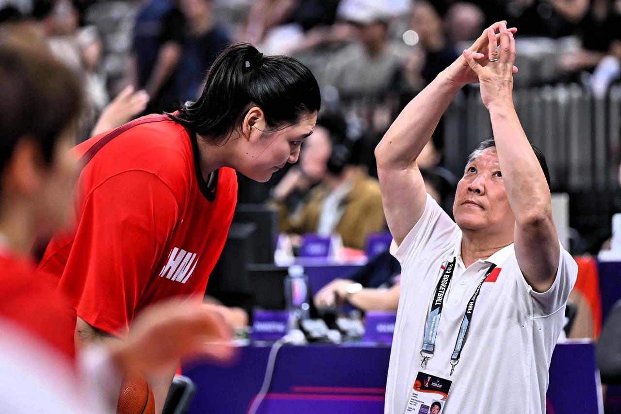 宫鲁鸣执教中国女篮｜详细战术布置（2023–至今）
 
一、核心战术理念
 
-